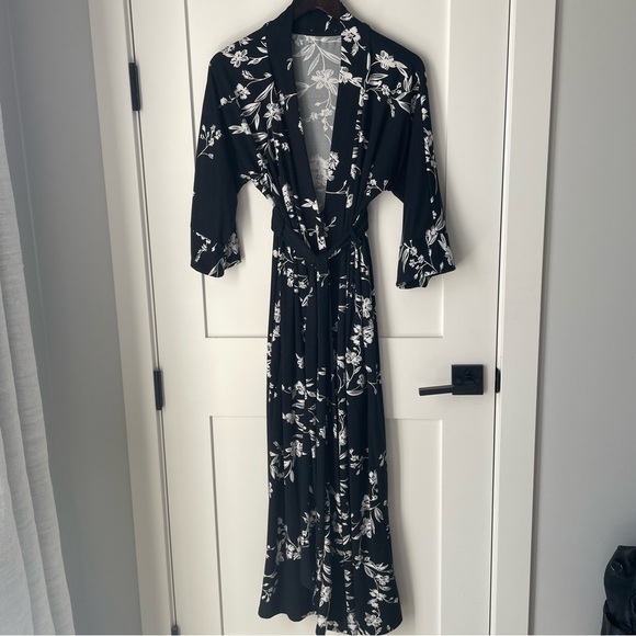 Black & White Floral Robe | Medium - Picture 15 of 16